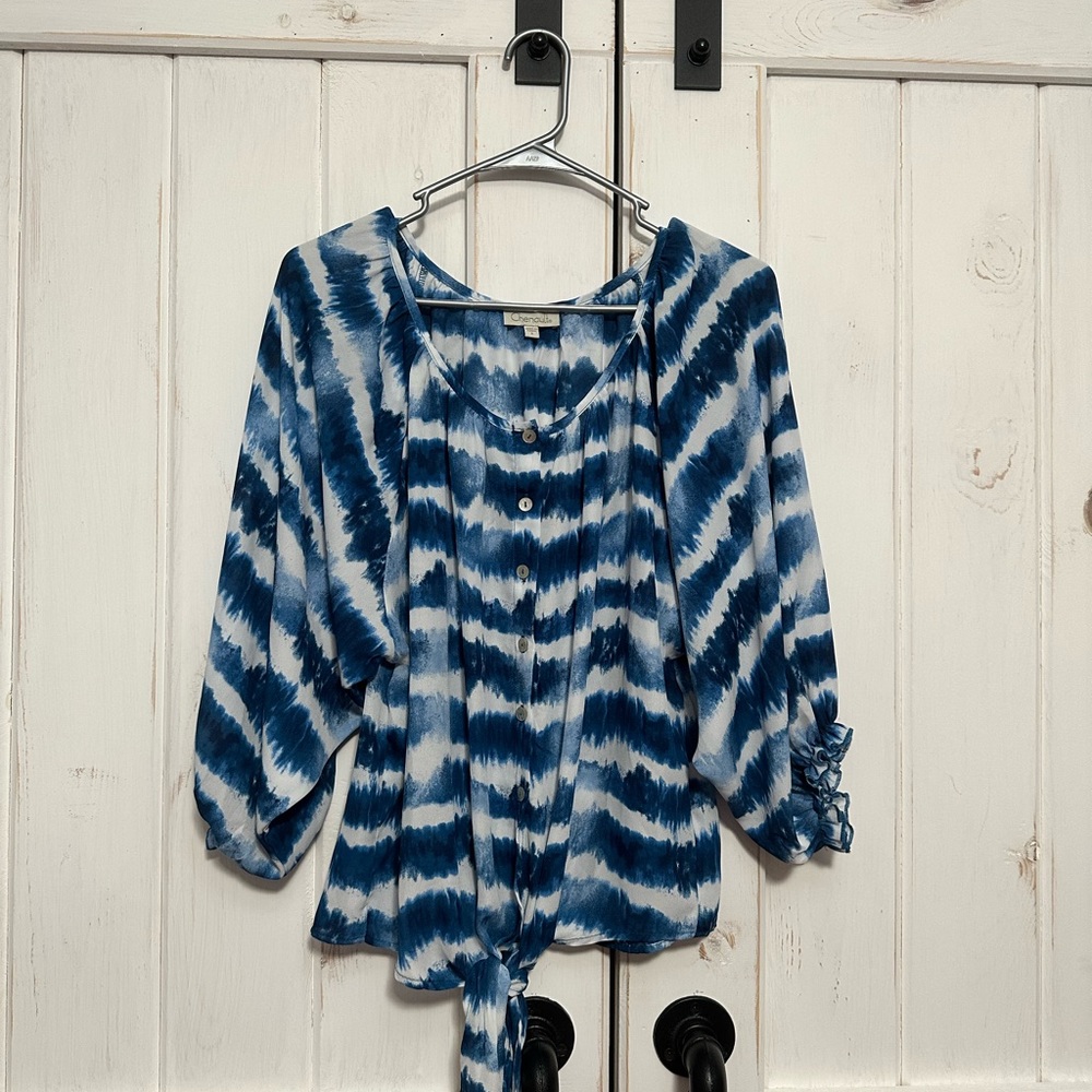 Cute flowy Chenault Top